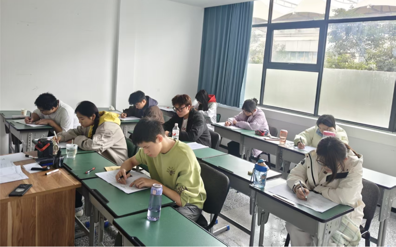 成都高三藝體生全日制文化課沖刺班