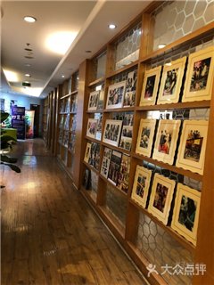 群丽彩妆摄影学校