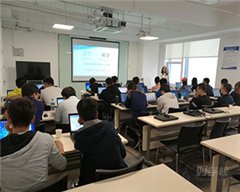 成都西华大学南门