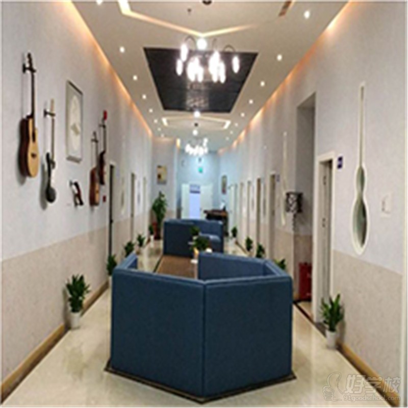 深圳龙华美中校区