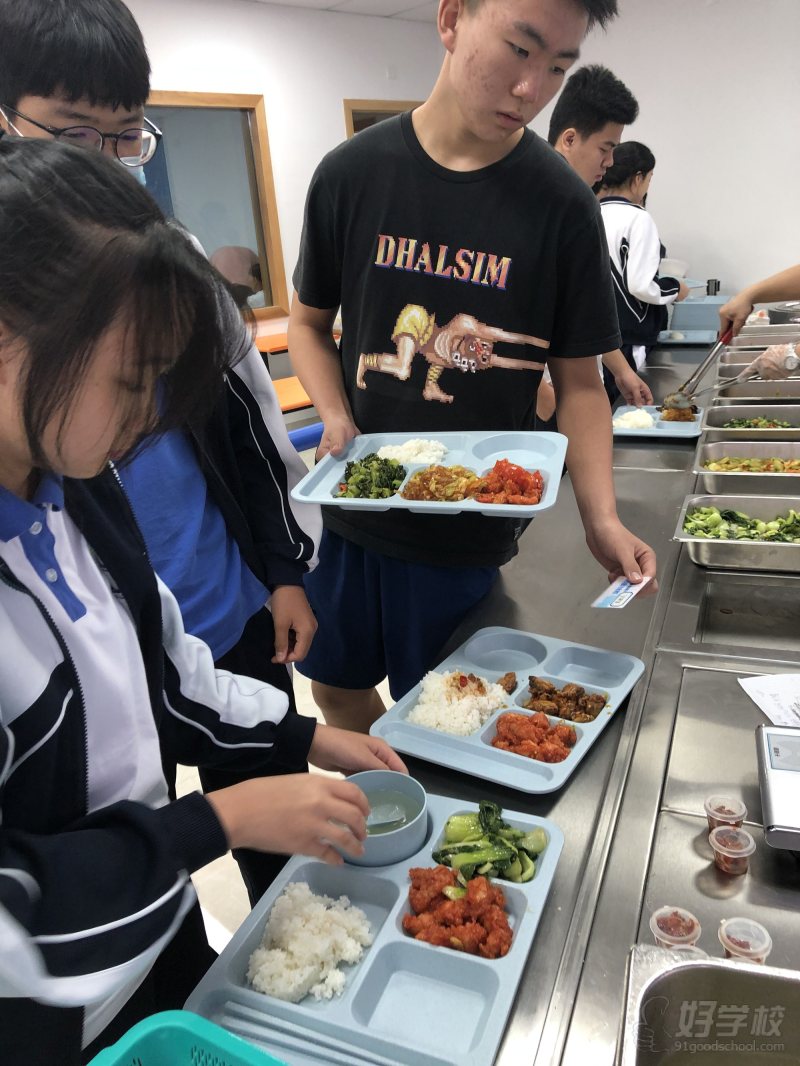 学生用餐