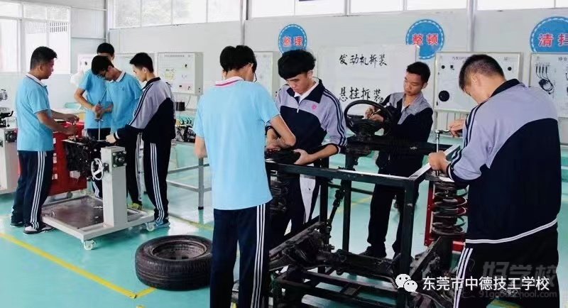 汽车维修教学现场