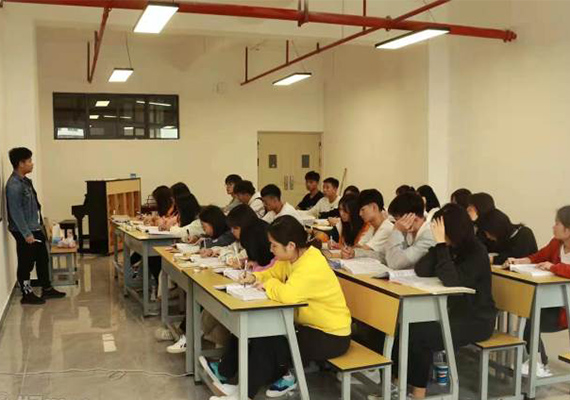 昆明艺中人艺术培训学校