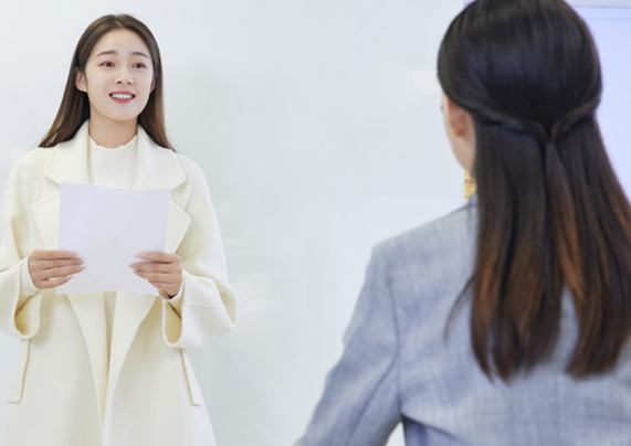 充溢自信