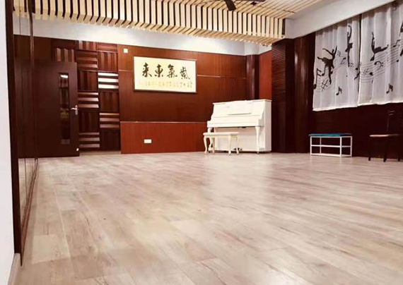 杨光缤纷