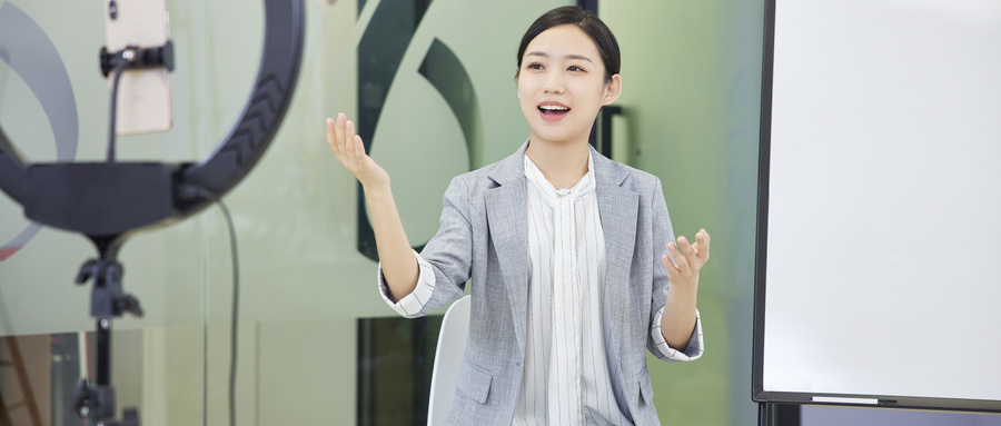 播音女艺考生
