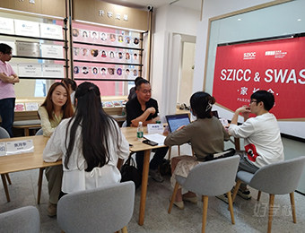 学员与老师沟通