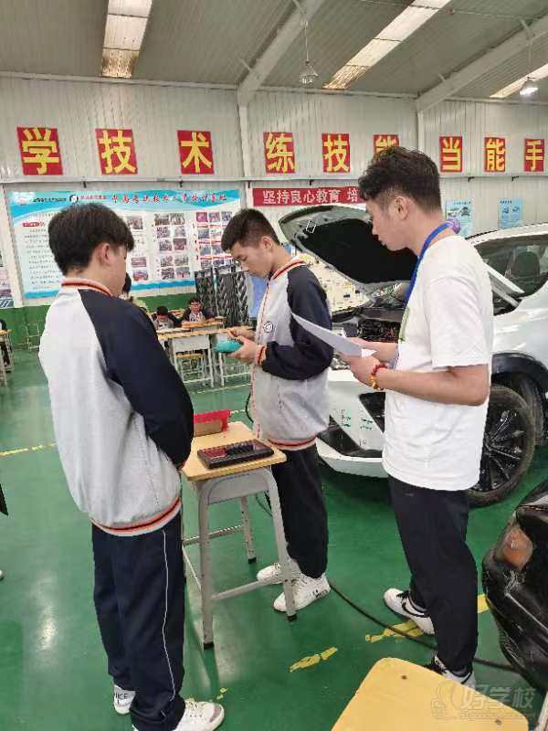 汽车电器实训区 (1