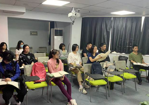 深圳艺先锋艺考培训学校