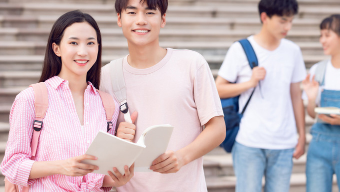 接触学生