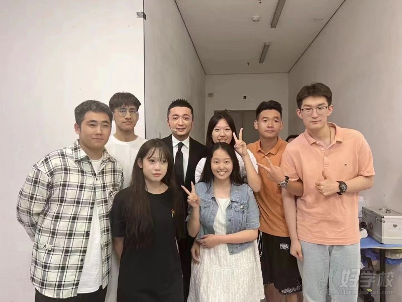 央视主持人合影1