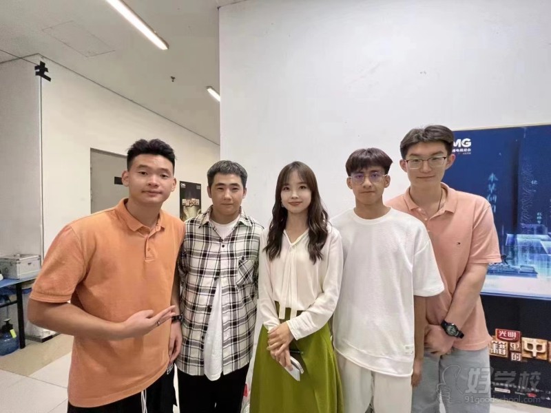 央视主持人合影2