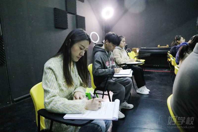 班主任记笔记三个