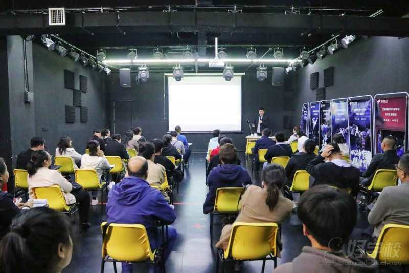 到会家长全景被拍