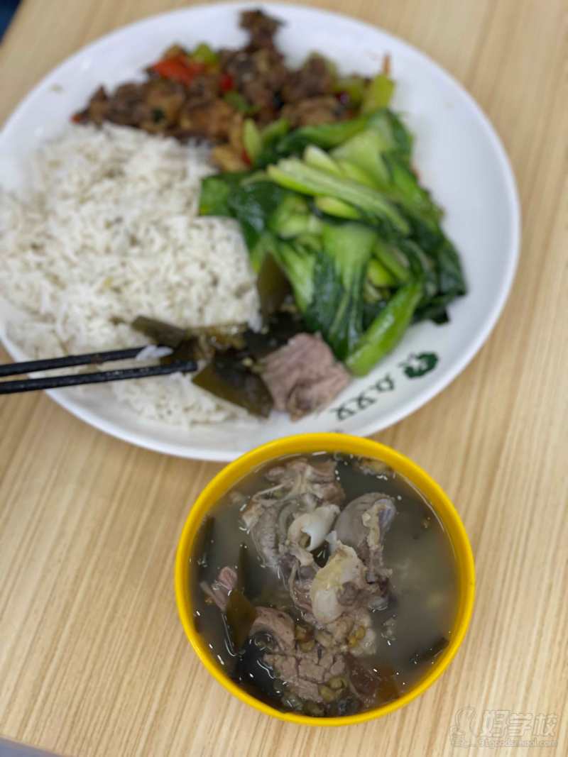 食堂美食