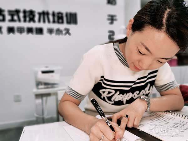 美睫教学现场