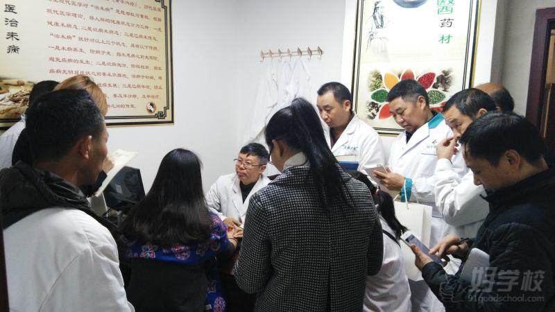 老中医诊断现场