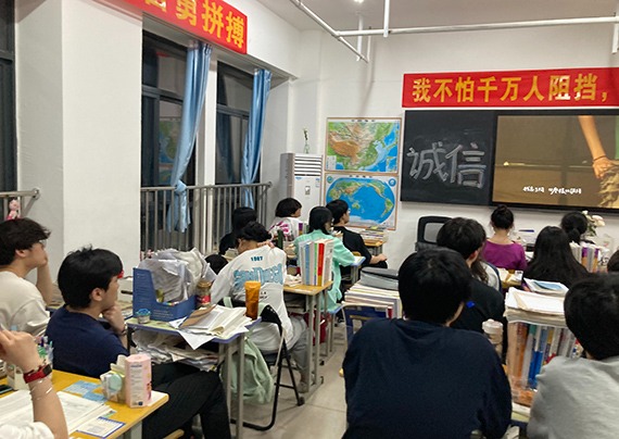 9e941b9f-b98d-45d7-a6df-7db50a159a60.jpg