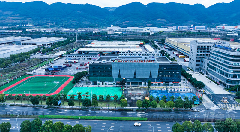 大学城校区大门全景