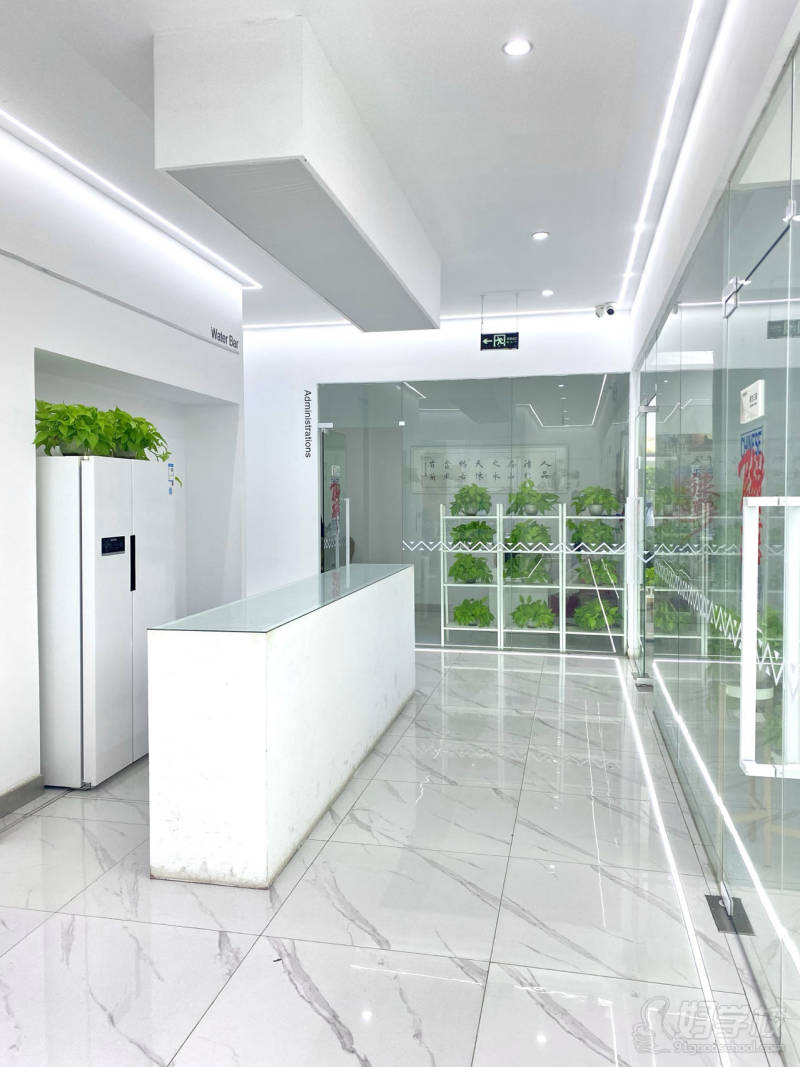 学校内部办公环境