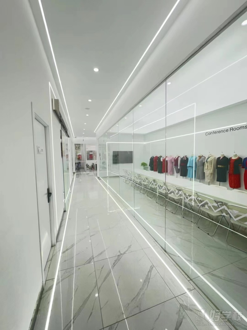 学校内部办公环境