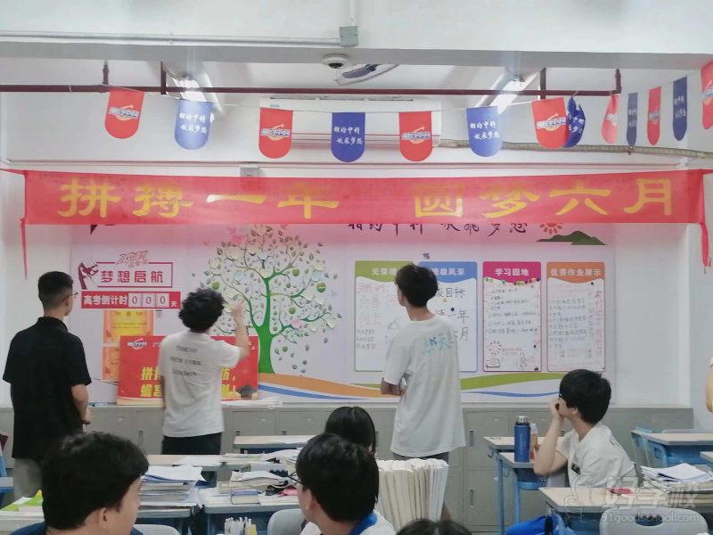 愿望树承载同学们的大