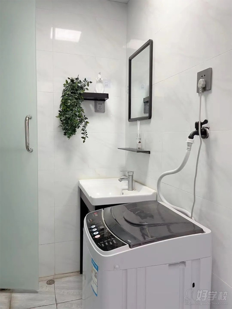 四人间学生公寓