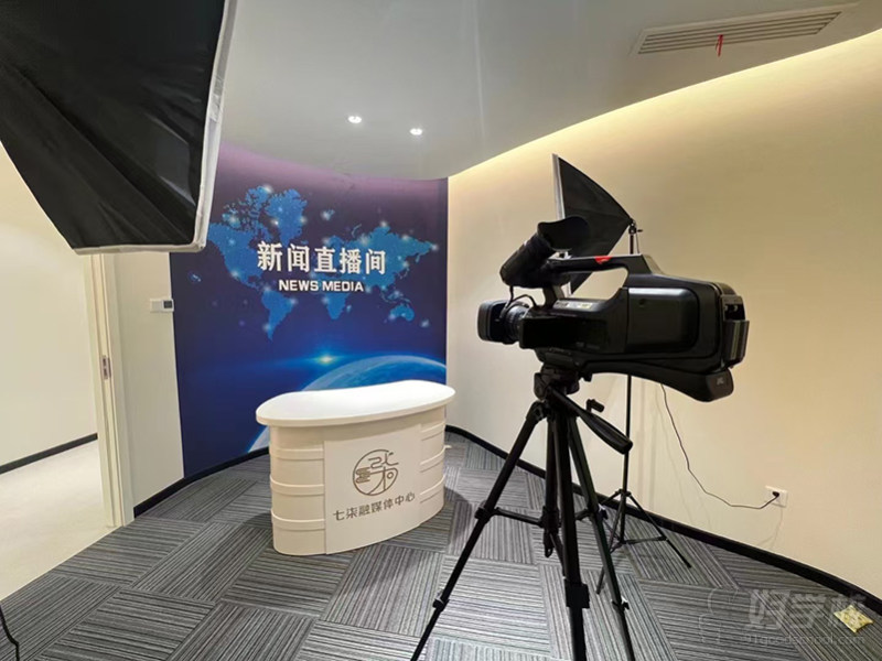 模拟新闻直播间2