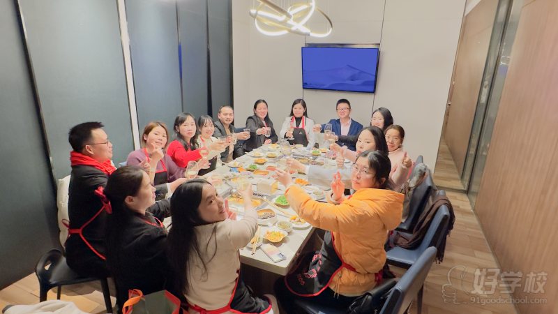 师生海底捞聚餐