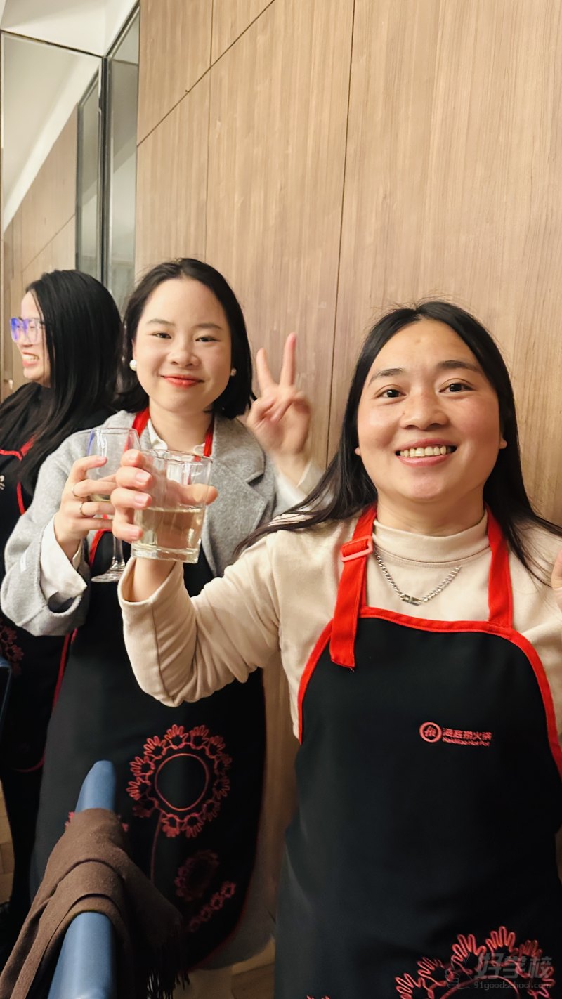 师生海底捞聚餐