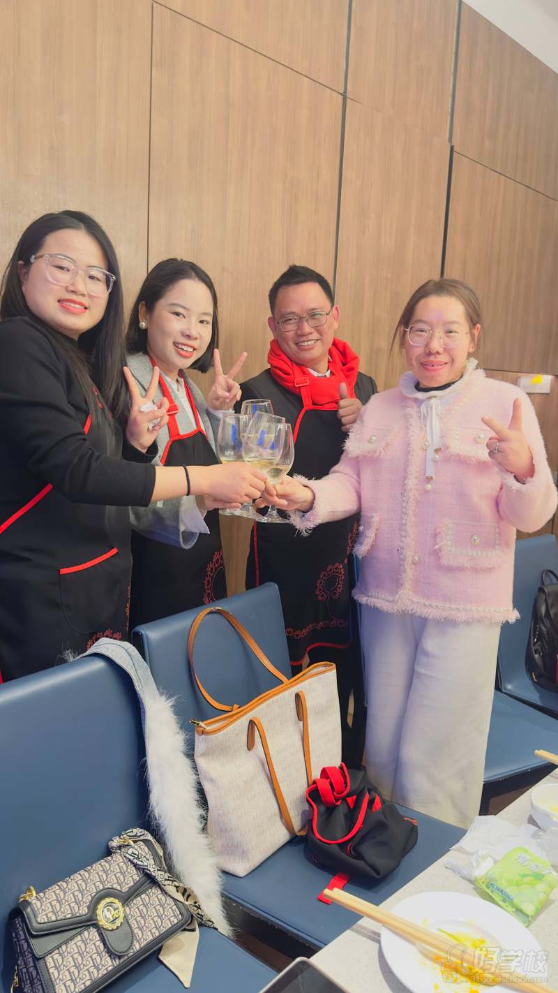 师生海底捞聚餐