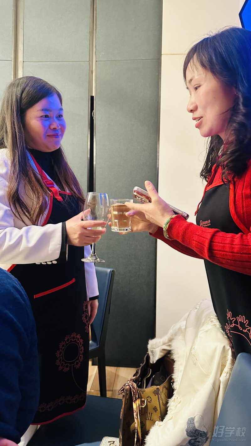 师生海底捞聚餐