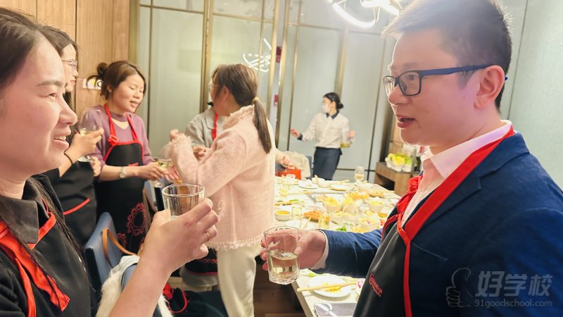 师生海底捞聚餐