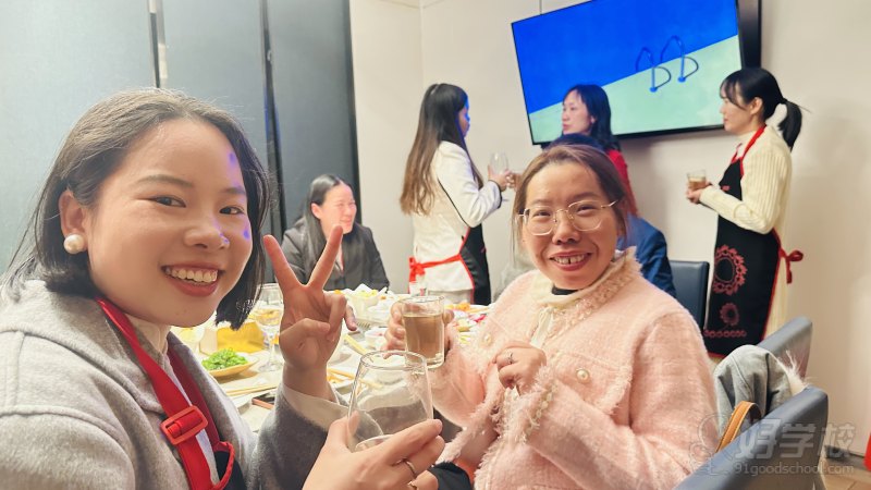 师生海底捞聚餐