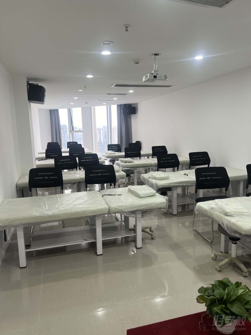 技能推拿教室竖屏