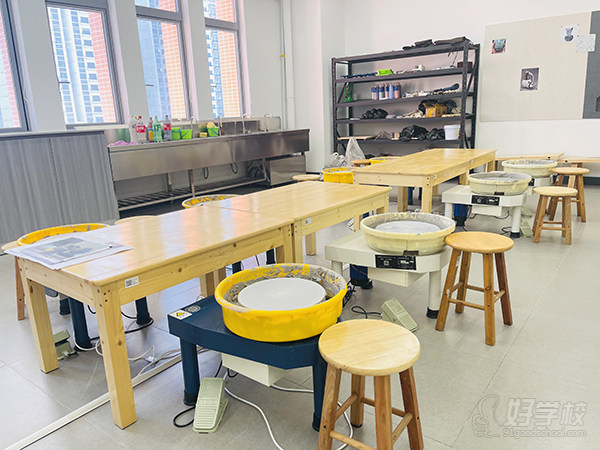 学校陶艺实训室