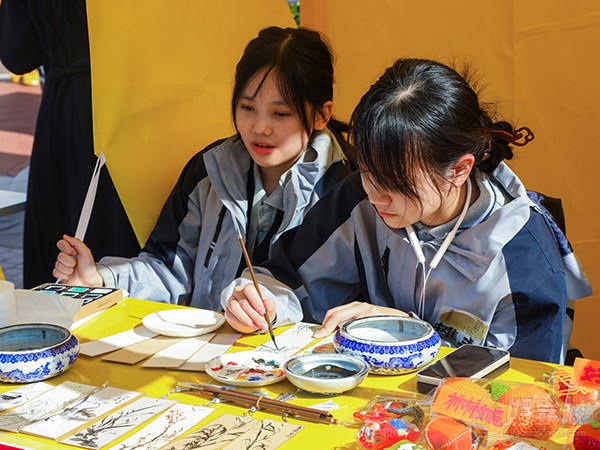 辰美新年艺术市集走进
