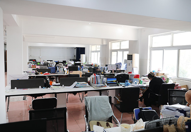 前程楼1楼办公室