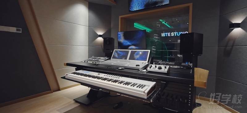 钢琴设备