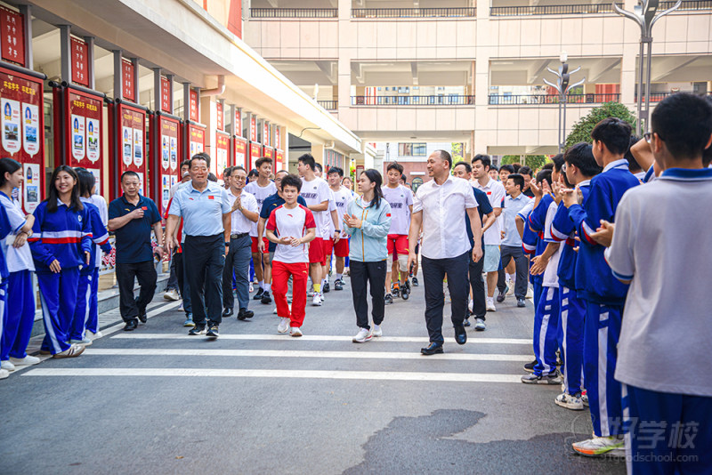 奥运冠军进校园