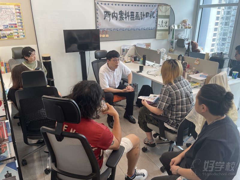 日本学校老师现场讲解