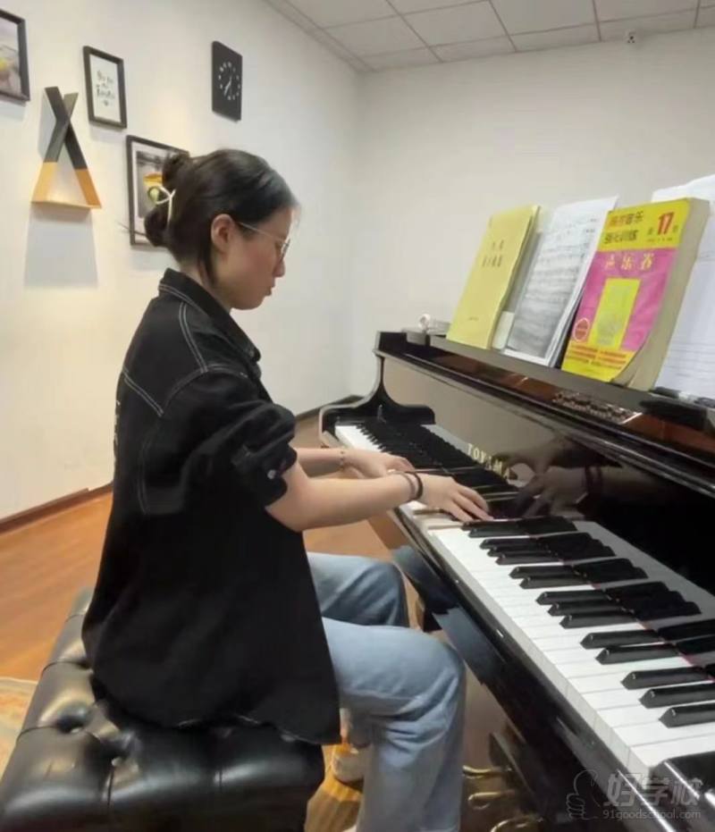 钢琴