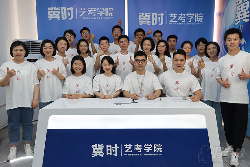 演播室上课合影