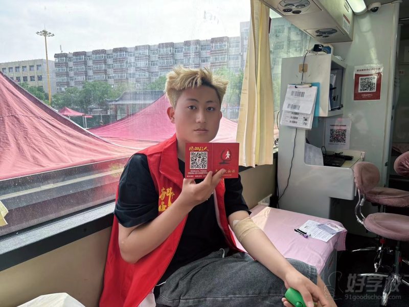 学校组织献血活动