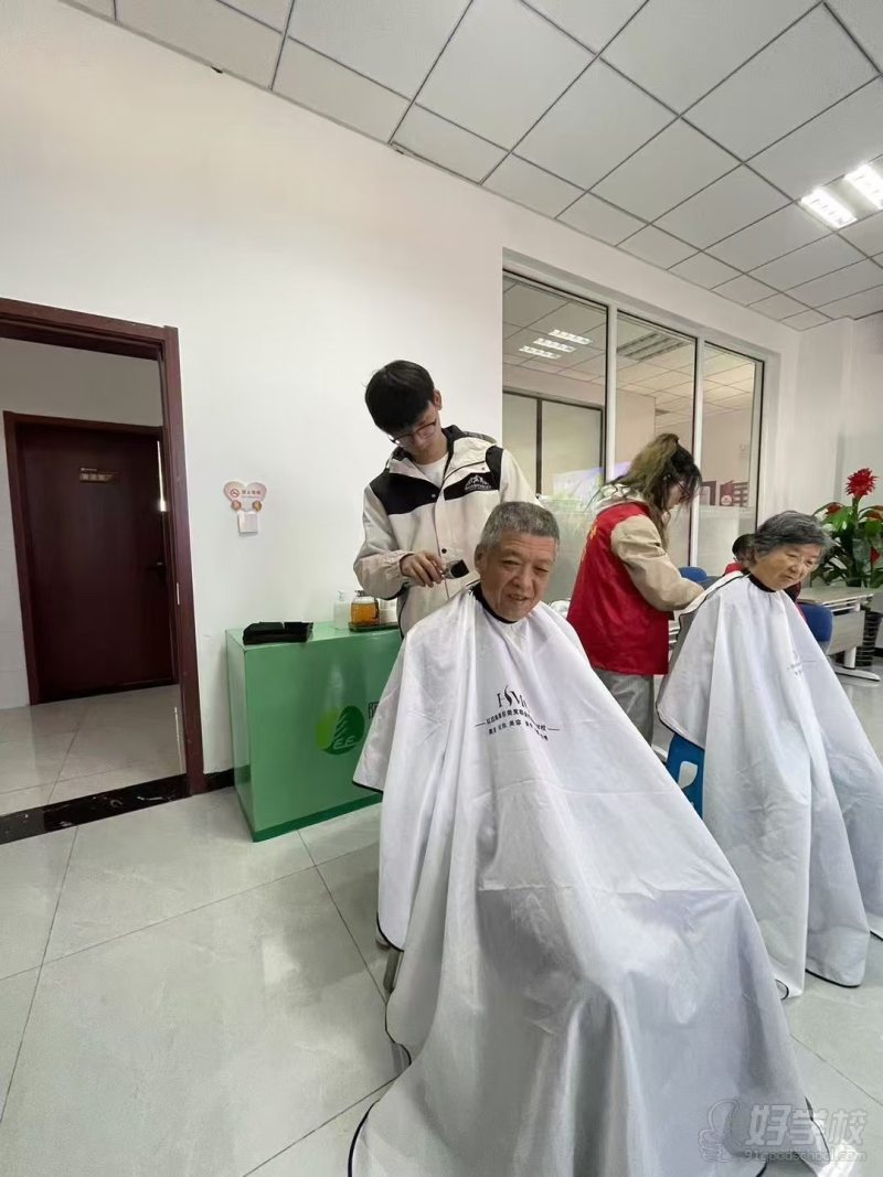 敬老院义剪