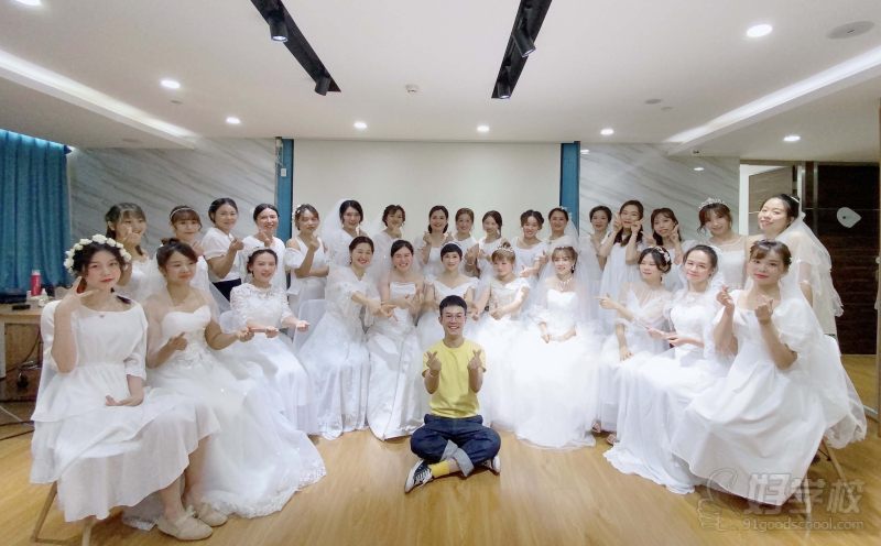 化妆班教学现场