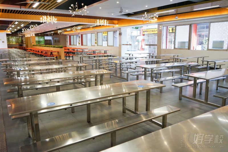 学校饭堂