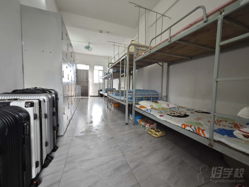 上下床宿舍环境