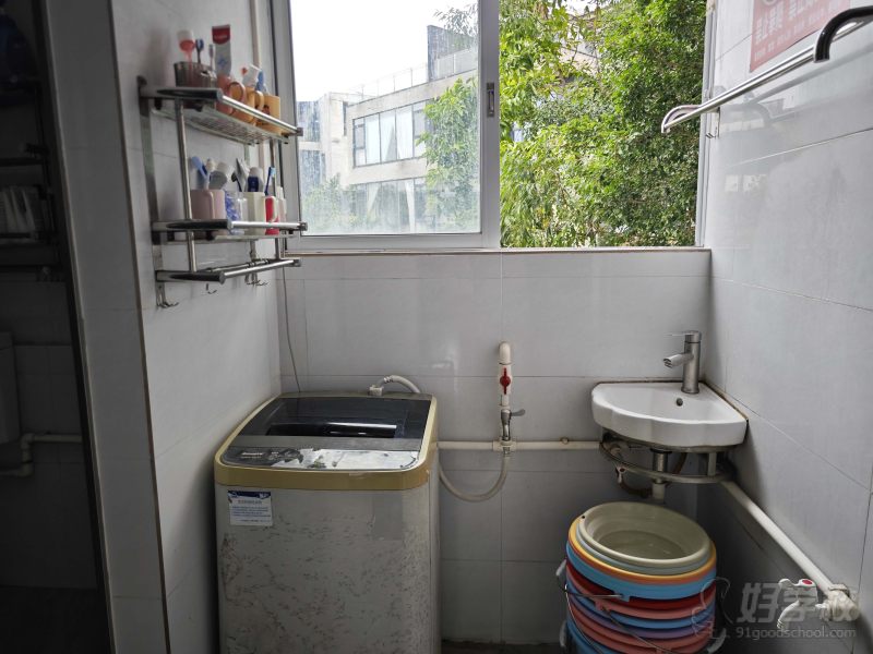 上下床宿舍环境