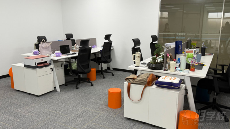 寻语-老师开放式办公